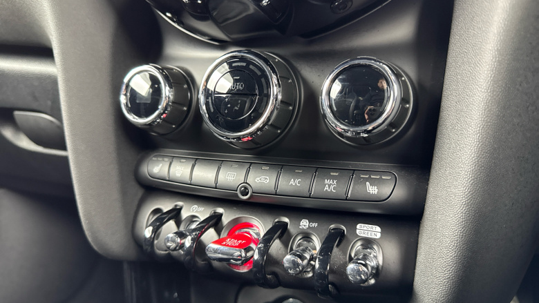 MINI Hatchback 1.5 Cooper Sport Premium 3dr Auto Petrol Hatchback